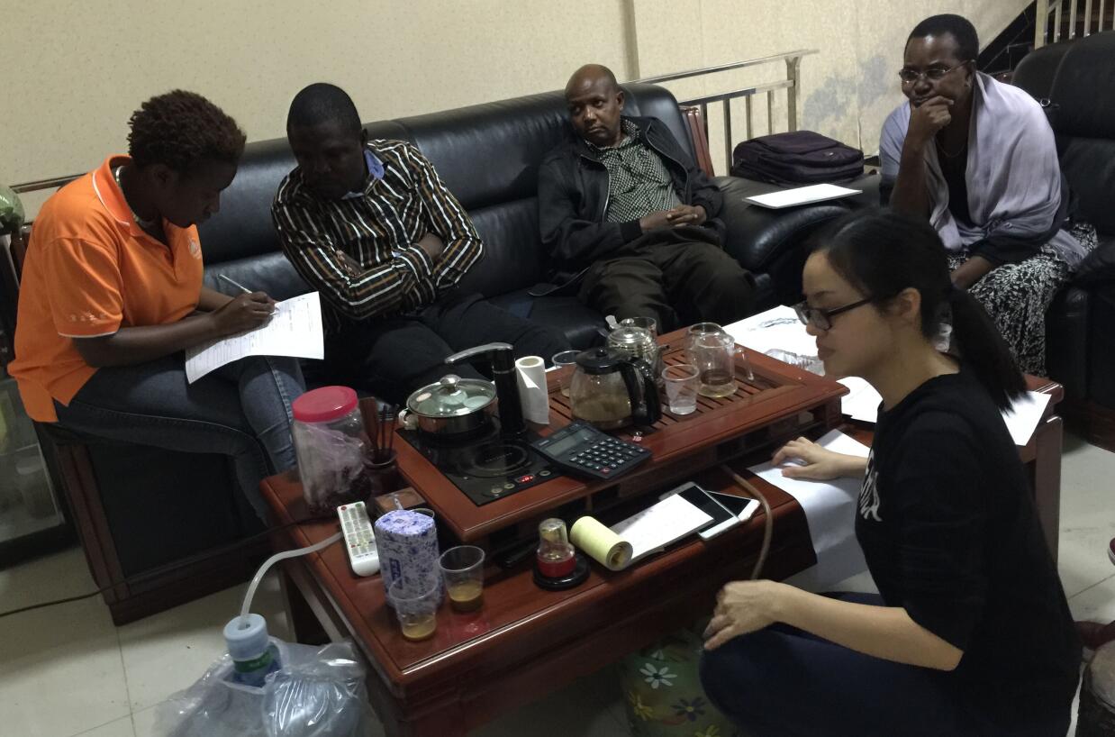 һ��С��Ƶ�ÿ����ǿͻ�ѡ��������ҵϴ�»�